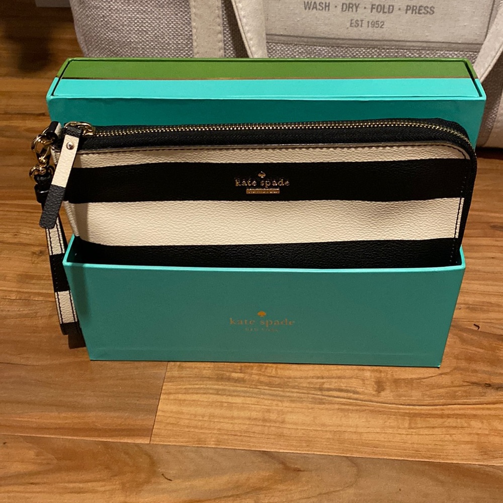 Kate Spade- Charging Purse/Clutch